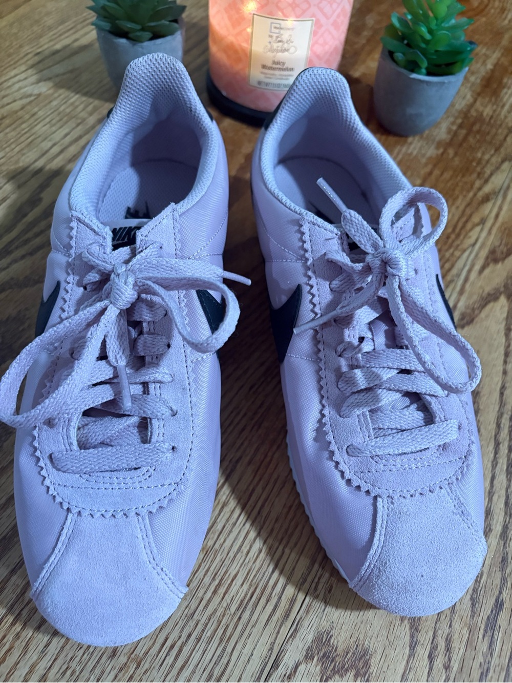 Nike women’s  Light Pink / lavender Retro Sneakers - Picture 3 of 6
